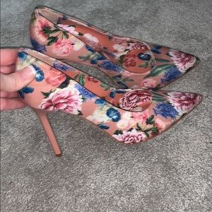 Size 6 Gianni Binni heels. Worn one time